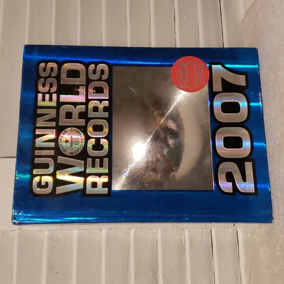 Guiness World Records 2007 Book - Picture 1 of 9